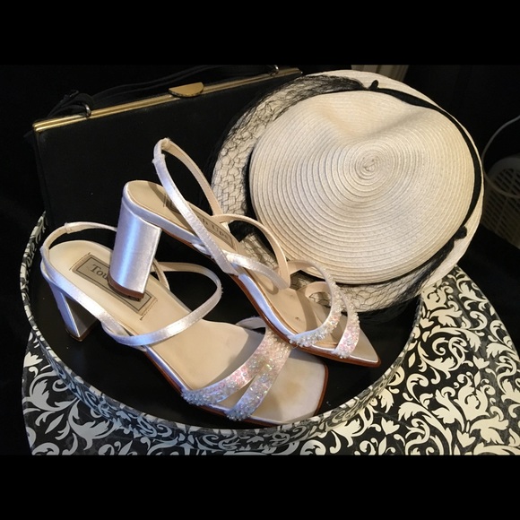 Creamy white heels with beading. Size 6 1/2 - Picture 2 of 5